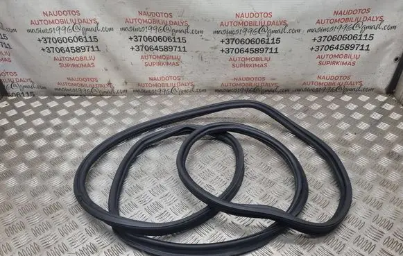Volkswagen Touran I Trunk rubber seal (body) 1T0827705J