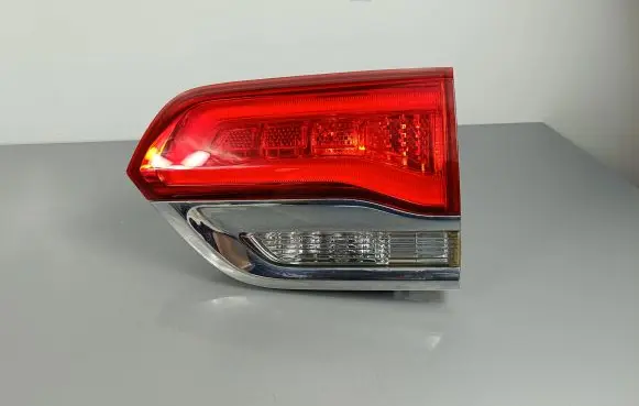 Jeep Grand Cherokee Tailgate rear/tail lights P68110046AF