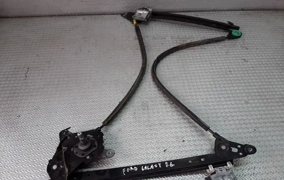 Rear door manual window regulator