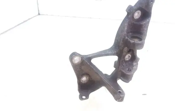 Volvo V50 Engine mounting bracket 9653249480