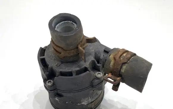 Opel Movano B Oil filter mounting bracket