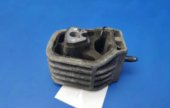 Mercedes-Benz B W245 Engine mount bracket A1692401317