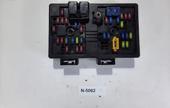 Chevrolet Captiva Fuse box set 96821082