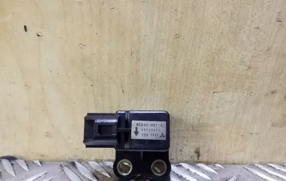 Hyundai Santa Fe Airbag deployment crash/impact sensor 95640M3110 X2T25271
