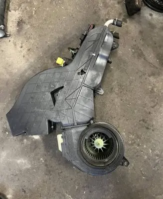 Mercedes-Benz Vito Viano W639 Interior heater climate box assembly A6398300161