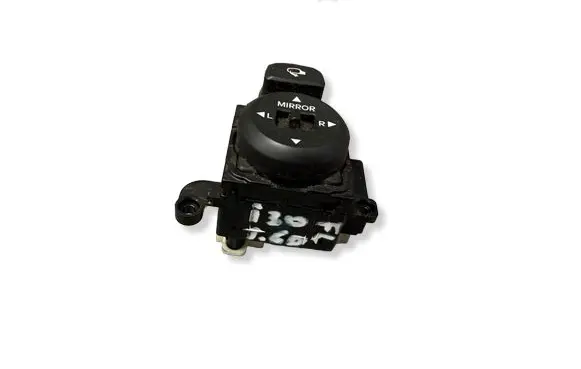 Hyundai i30 Wing mirror switch 