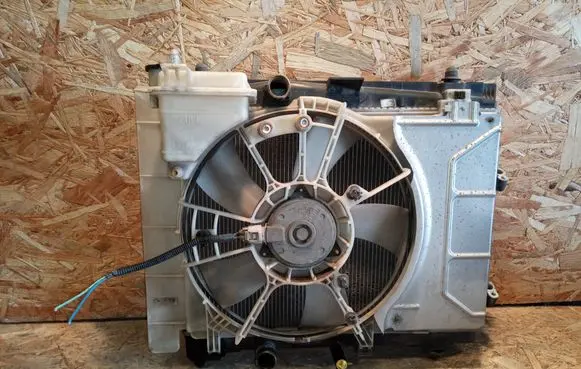 Toyota Yaris Radiator set 