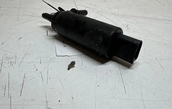 BMW 5 F10 F11 Headlight washer pump 7217792 13264011