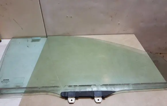 Honda CR-V Front door window glass four-door