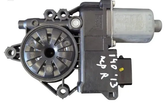 Hyundai i40 Front door window regulator motor 824603Z010 1137328730