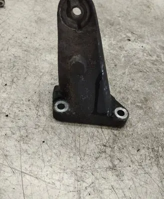 Engine mounting bracket