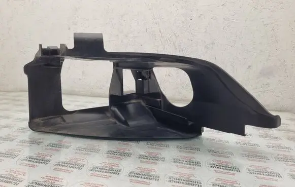 Audi Q7 4L Headlight/headlamp mounting bracket 