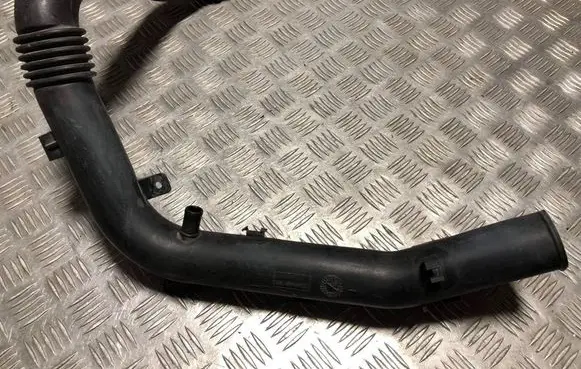 Opel Astra H Air intake duct part