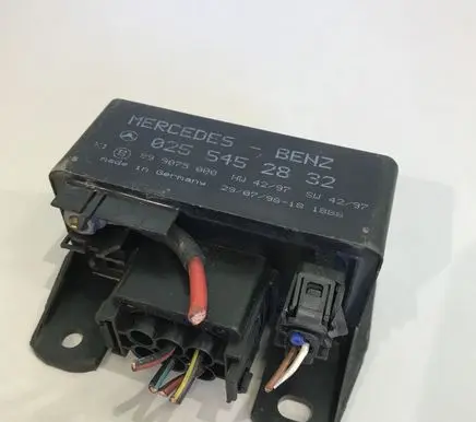 Mercedes-Benz A W168 Glow plug pre-heat relay 0255452832 899075000