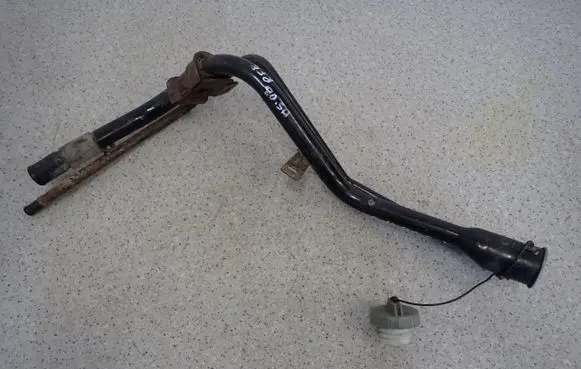 Mazda 5 Fuel tank filler neck pipe 
