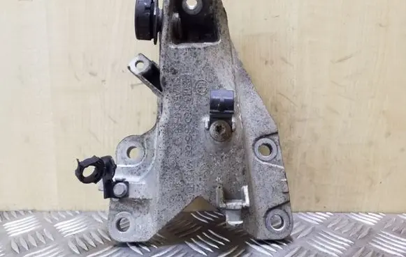 BMW 1 E81 E87 Engine mounting bracket 2211676031506