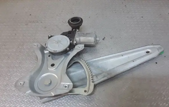 Toyota Auris 150 Rear door window regulator with motor 857100D100