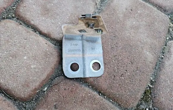 Fender mounting bracket