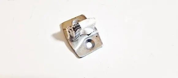 BMW 1 E81 E87 Front door lock loop/hook striker 7067805 7746b