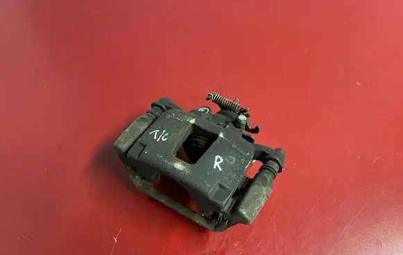 Chrysler Town & Country V Front brake caliper