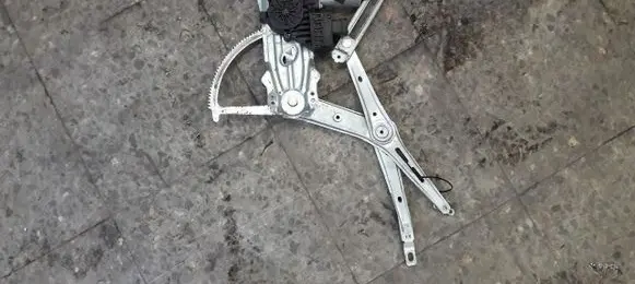 Opel Astra G Front window lifting mechanism without motor 96521875