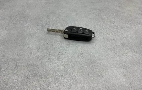 Audi Q3 8U Ignition key/card 8X0837220A