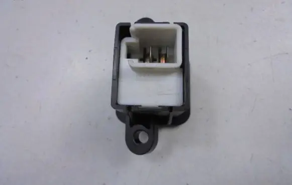 Honda CR-V Tailgate/boot open switch button M08525