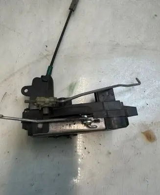 Opel Zafira B Front door lock 13210748