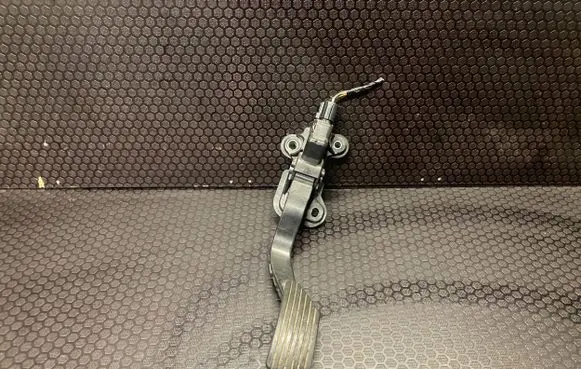 Peugeot 4007 Accelerator throttle pedal MN101543