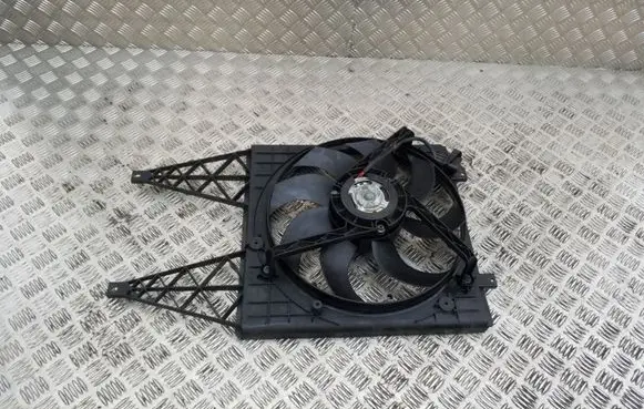Skoda Fabia Mk2 (5J) Radiator cooling fan shroud 6Q0121207N