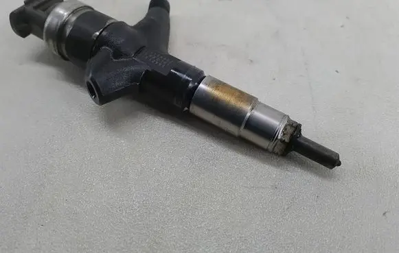 Subaru Forester SG Fuel injector 16613AA020
