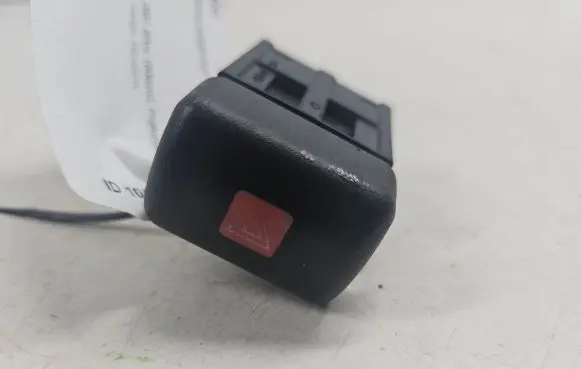 Opel Zafira A Hazard light switch 90589897