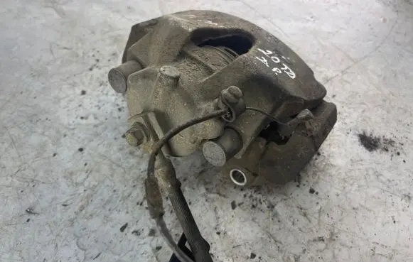 Opel Zafira A Front brake caliper