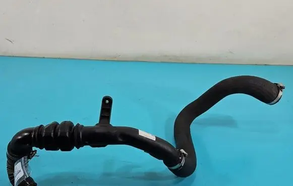 Engine coolant pipe/hose