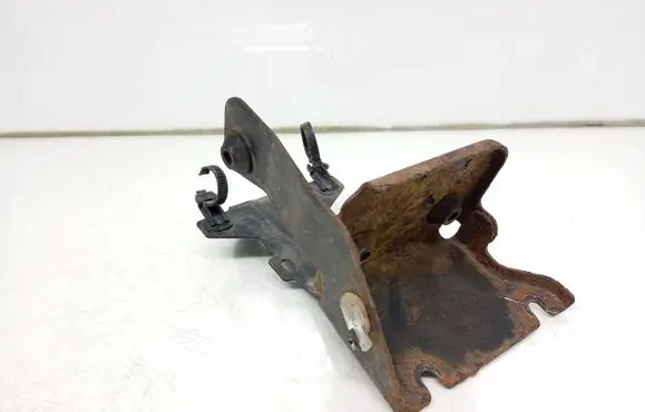 Suzuki Grand Vitara II ABS pump bracket 