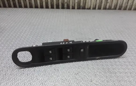 Renault Espace - Grand espace IV Electric window control switch 8200328425