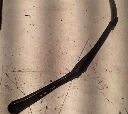 BMW 3 E90 E91 Front wiper blade arm 179158