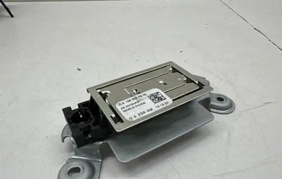 Mercedes-Benz GLB x247 Aerial antenna amplifier A1569050902
