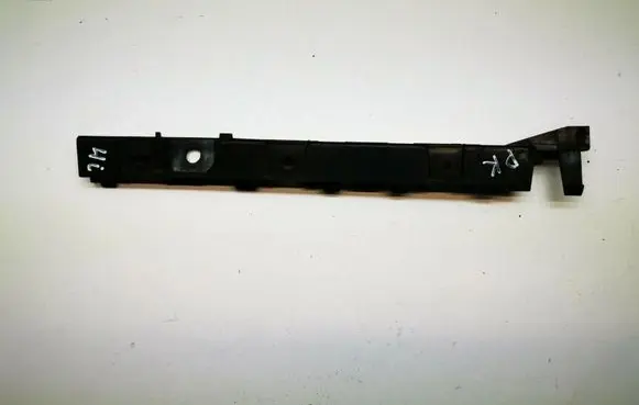 BMW 1 E82 E88 Fender mounting bracket 7118159 51777118159