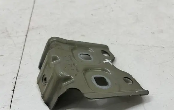 Mercedes-Benz CLA C118 X118 Fender mounting bracket A1178802100