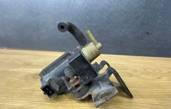 Opel Insignia A Turbo solenoid valve 55573362