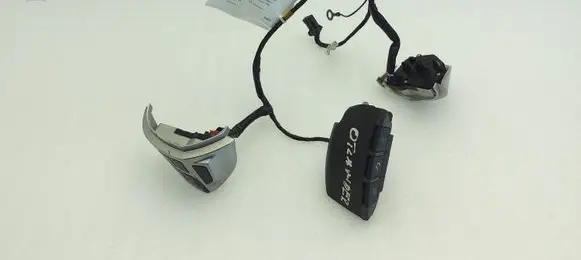 Steering wheel buttons/switches