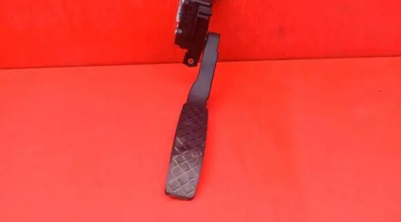 Volkswagen Touareg II Accelerator throttle pedal 7L0723507D