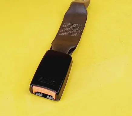 Suzuki Swift I Middle seatbelt buckle (rear) A72535