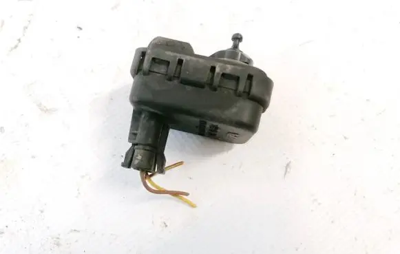 Opel Zafira A Headlight level adjustment motor 
