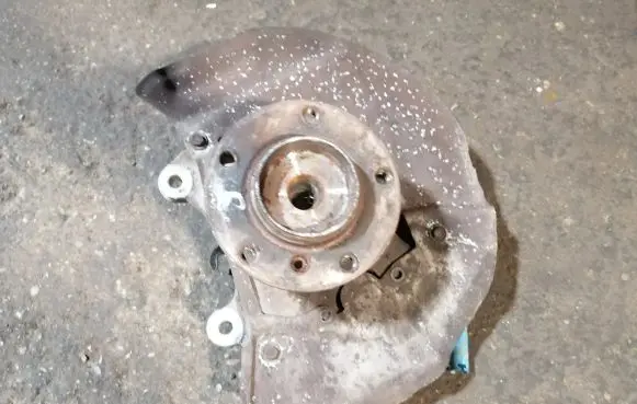 BMW 5 E60 E61 Front wheel hub