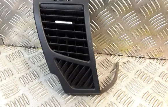 BMW 1 E81 E87 Dashboard air vent grill cover trim 7059188