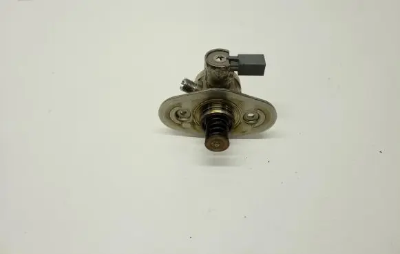 BMW X1 E84 Fuel injection high pressure pump 7584461