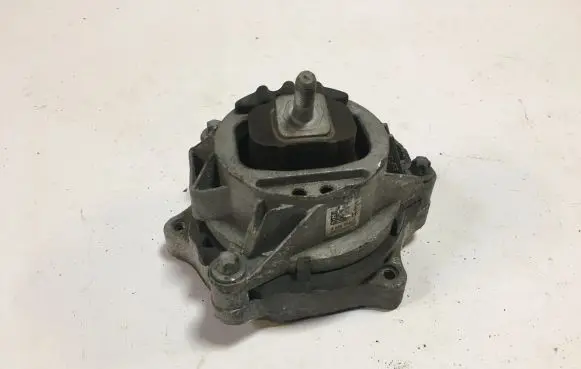 BMW 2 F22 F23 Engine mount bracket 6859414