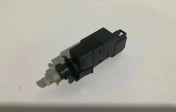 Mercedes-Benz E W211 Brake pedal sensor switch 0015454009